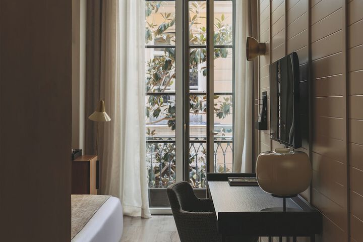 Room 10 of 46