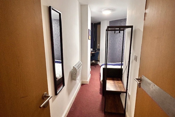 Room 6 of 6