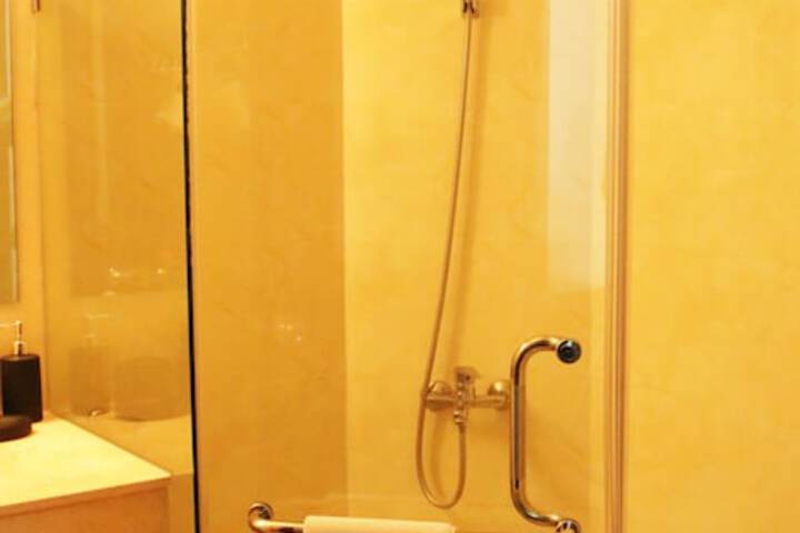 Room 23 of 46