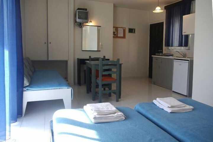 Room 25 of 38