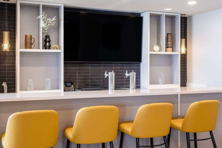 Lounge 26 of 31