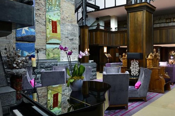 Guest Lobby