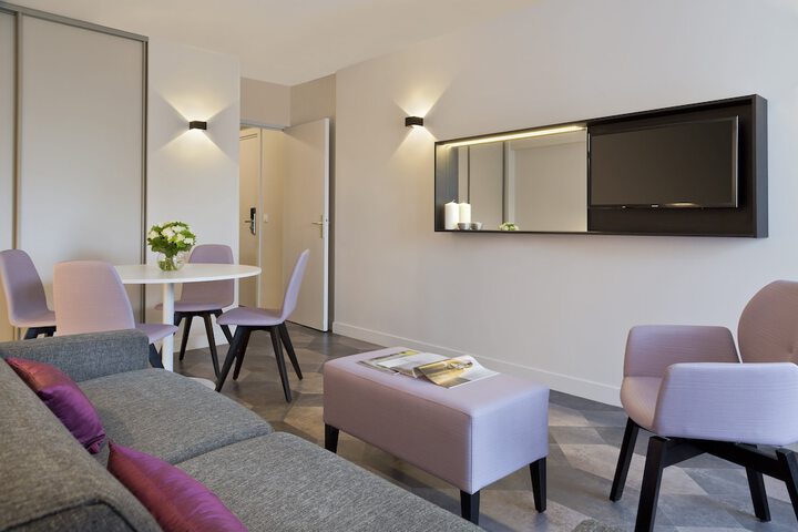 Room 30 of 50
