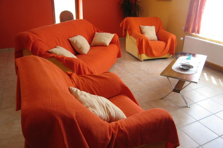 Room 6 of 25