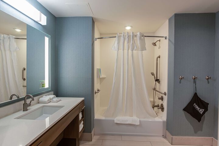 2 Queen Accessible Bathtub Studio (5 of 15)