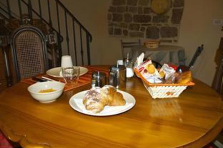 Dining 4 of 23