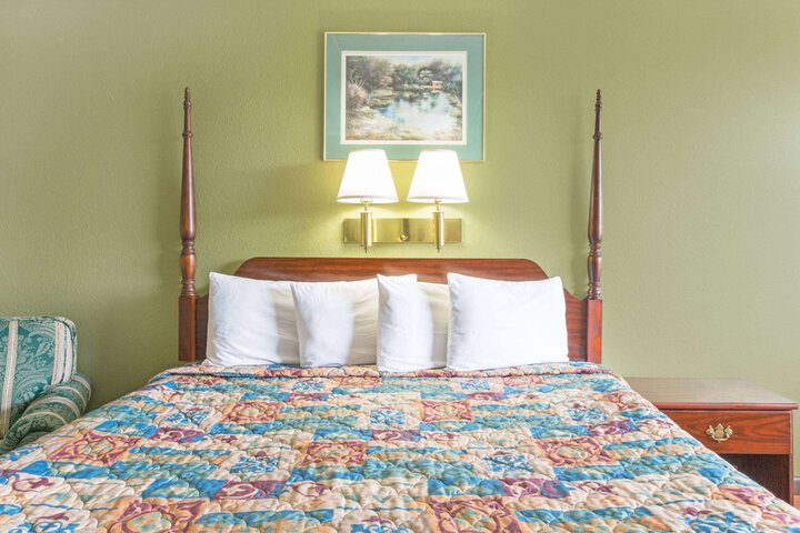1 King Bed (1 of 5)