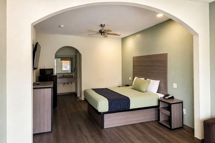 Room 6 of 24