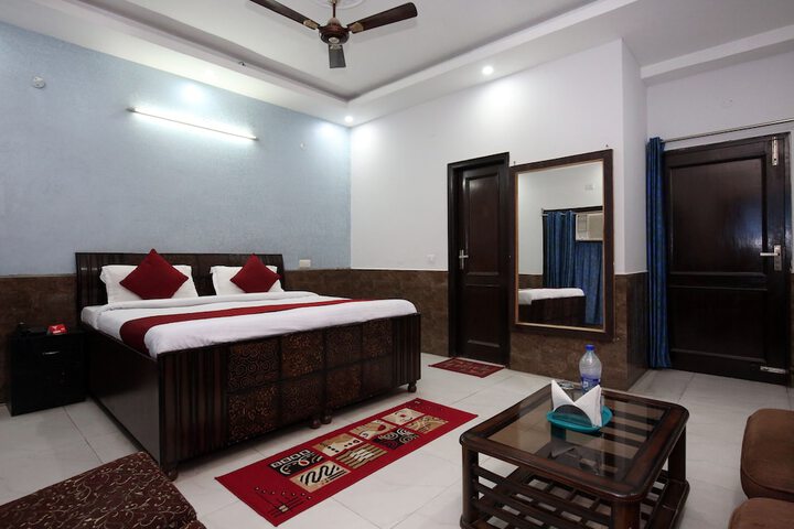 Room 4 of 13
