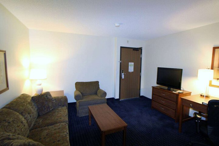 1 King Bed (17 of 19)
