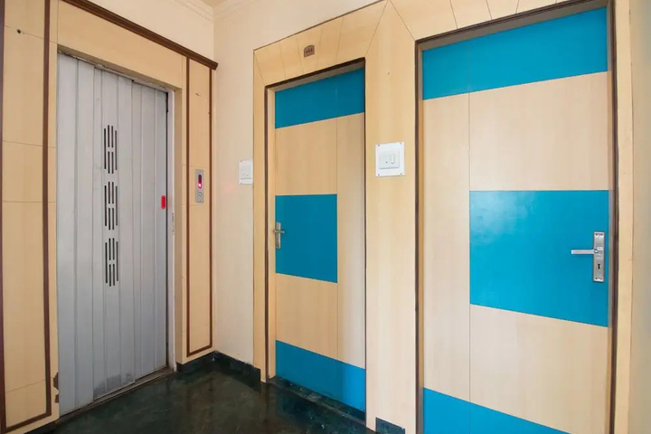 Room 12 of 15