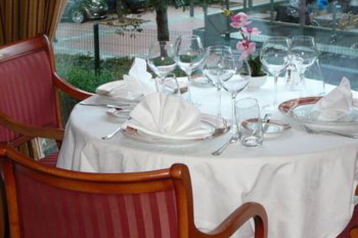 Dining 18 of 20
