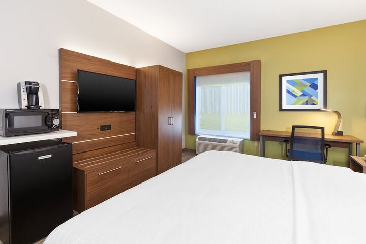 1 King Bed (5 of 12)