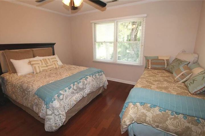 Room 5 of 15