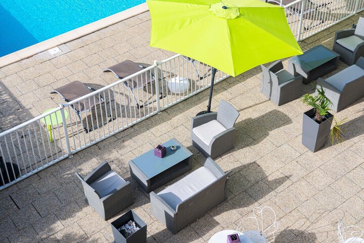 Hotel Pool