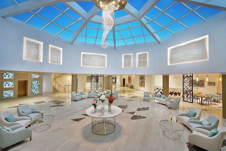Entrance & Lobby