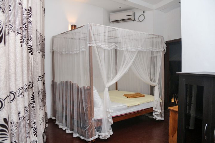 Room 5 of 27