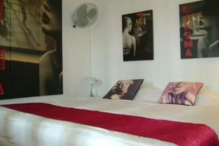Room 5 of 17