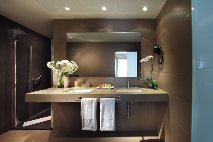 Room 32 of 39