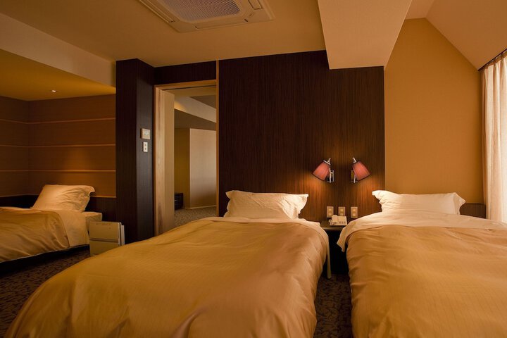 Room 6 of 73