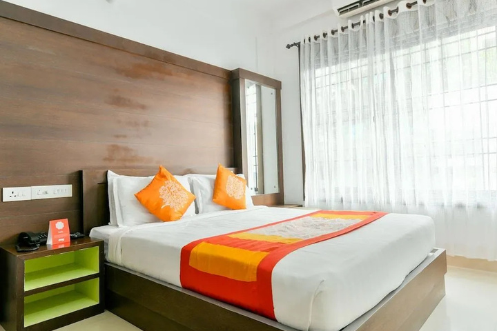 Room 4 of 16