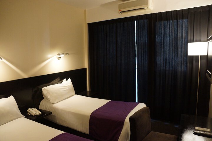 Room 12 of 33