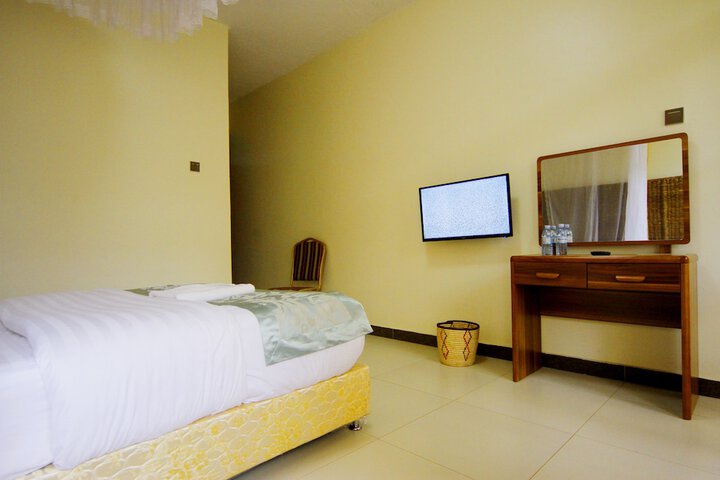 Room 32 of 86