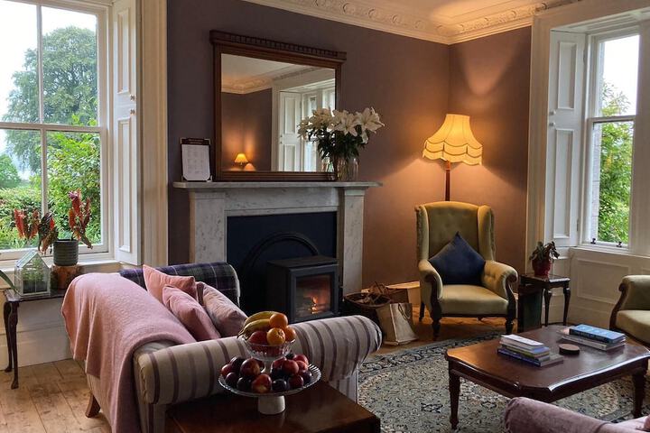 Lounge 20 of 26