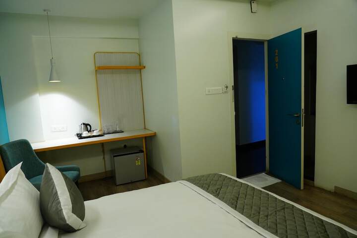 Room 3 of 9