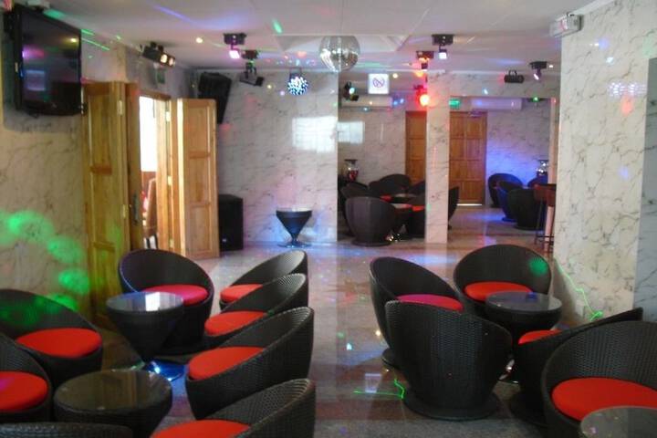 Lounge 57 of 98