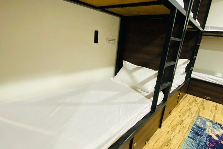 Room 11 of 23