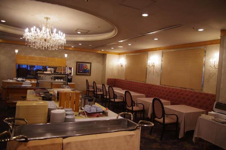 Dining 35 of 44
