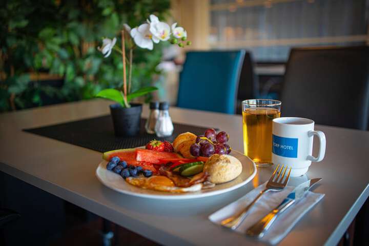 Breakfast/Coffee Service 21 of 32