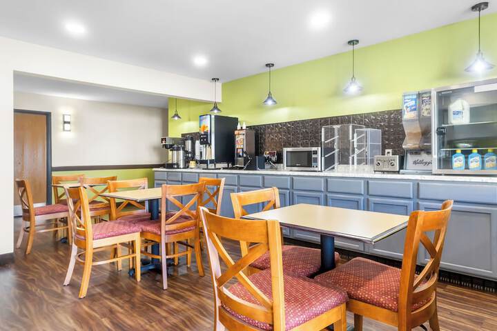 Breakfast/Coffee Service 27 of 34