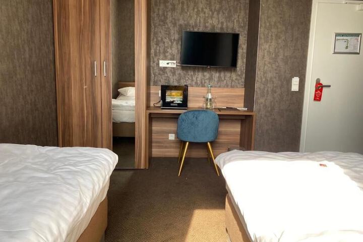 Room 7 of 19