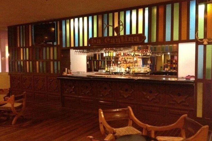 Lounge 19 of 44
