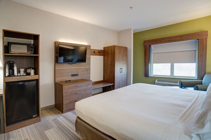 Standard King Bed Accessible (3 of 6)