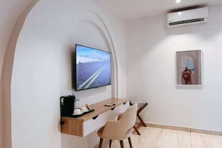 Room 13 of 26