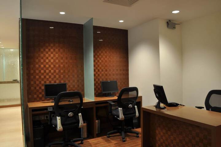 Business Center 25 of 27