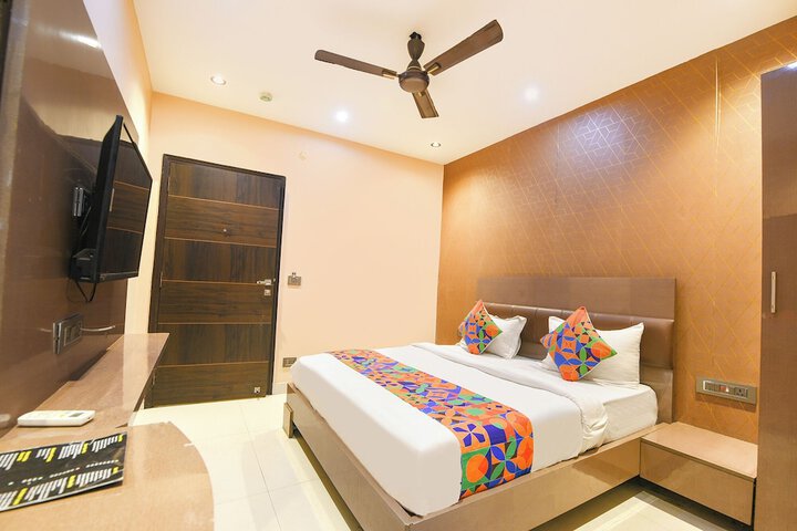 Room 14 of 30