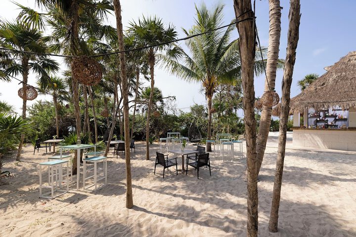 Hotel Exterior 146 of 196