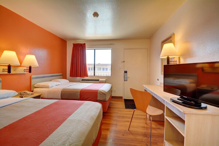 Double Bed Accessible (4 of 15)