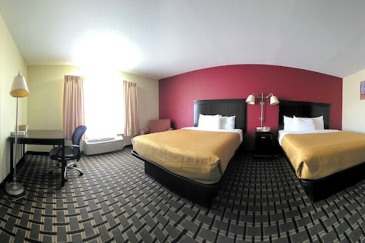 2 Queen Beds (17 of 34)