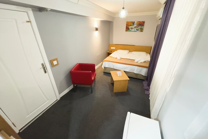 Room 53 of 99