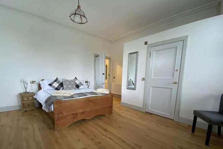 Room 2 of 20