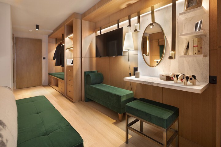 Room 29 of 102