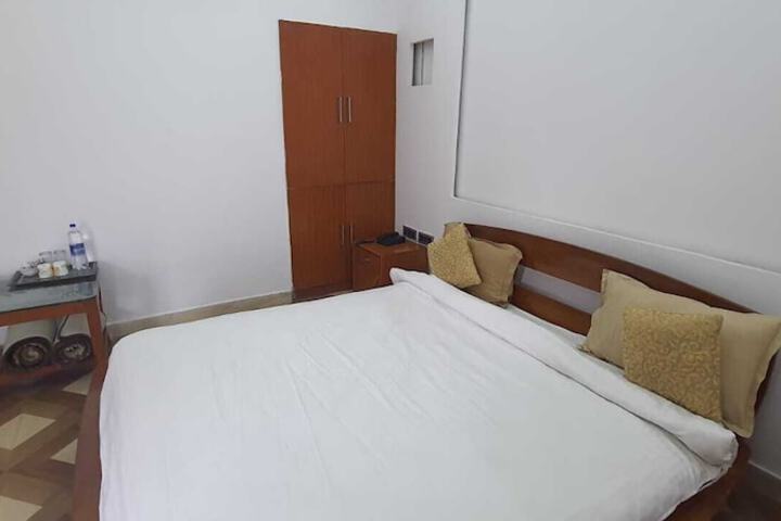 Room 8 of 24
