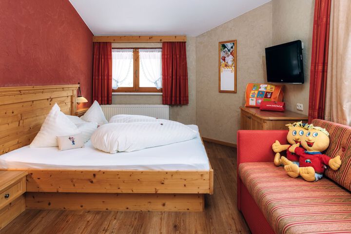 Room 3 of 98