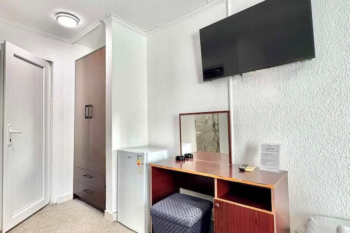 Room 13 of 73