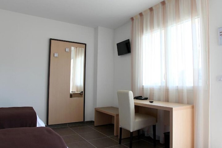 Room 15 of 64